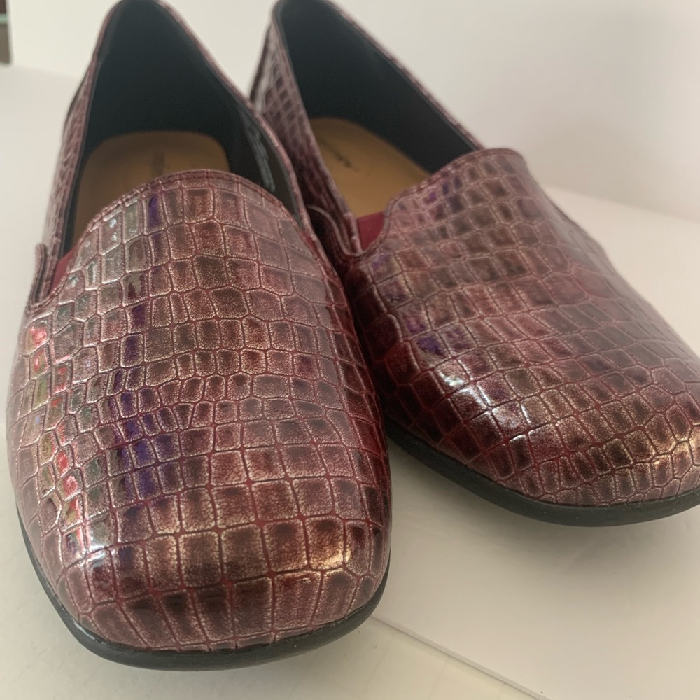 Comfortview Women’s 10.5 W Crocodile Pattern Loafers - Burgundy 10.5W Slip On
